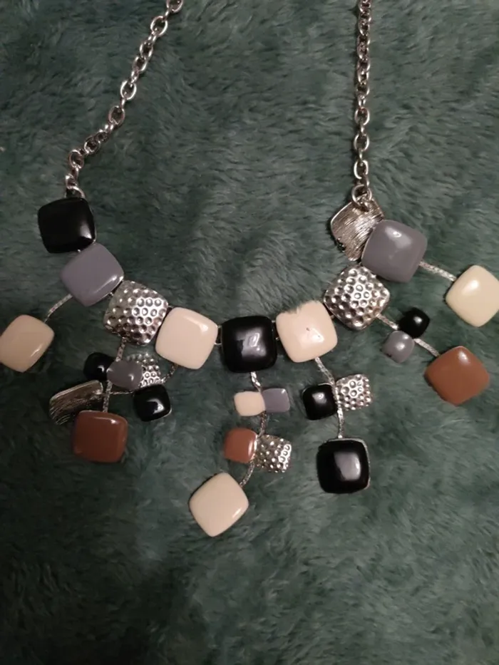 Collier et boucles d'oreilles - photo numéro 2