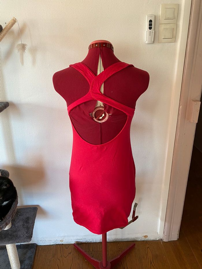 Robe sexy dos nus - photo numéro 2