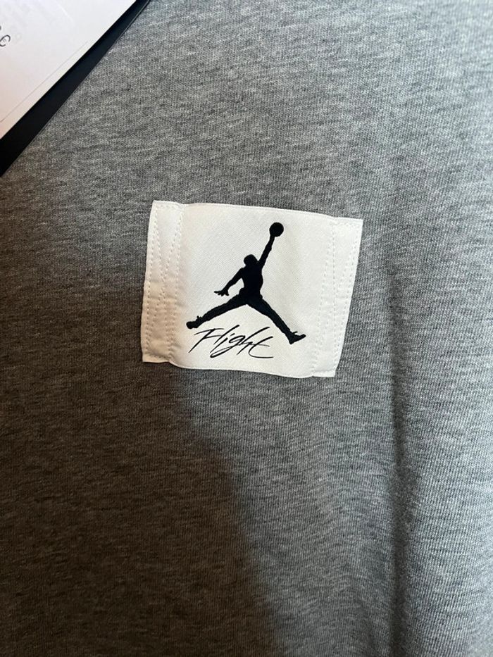T-shirt gris Air Jordan flight essentials - photo numéro 7