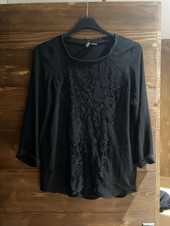 Blouse style sweat noir avec dentelle