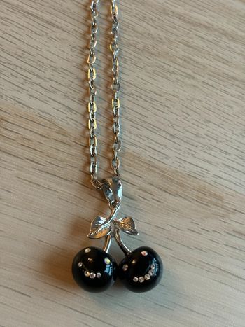 Collier cerises noires