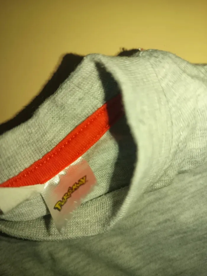 T-shirt Pokémon 5 6 ans 110 116 cm à paillettes - photo numéro 4