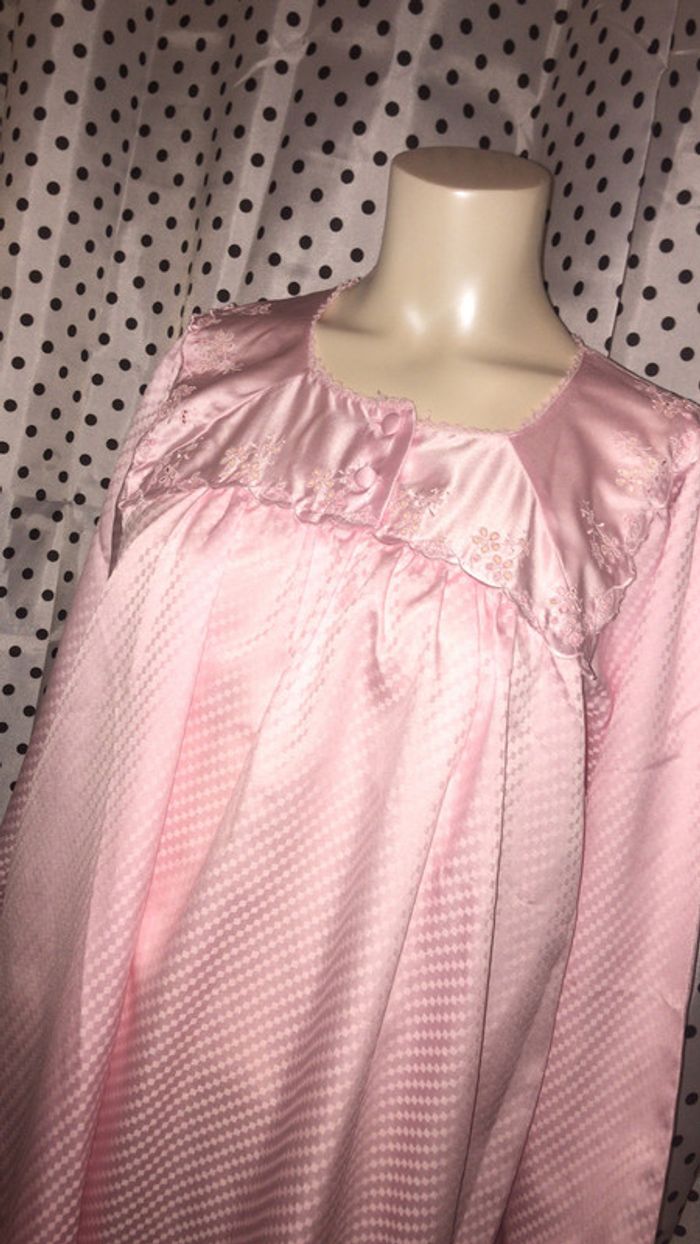 Chemise de nuit Vintage état neuf rose en satin - photo numéro 2