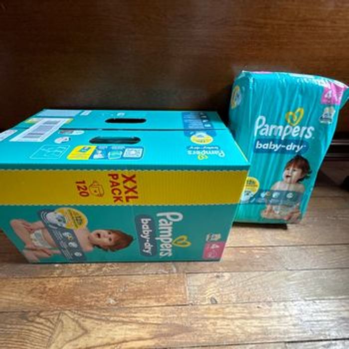 Couches bébé Pampers taille 4