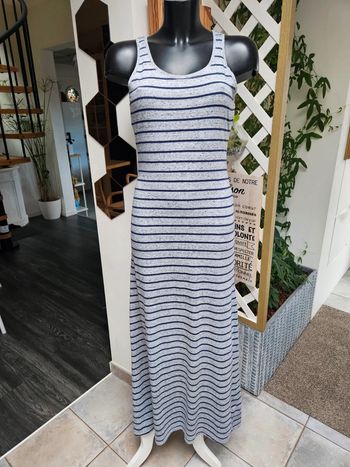 Kiabi longue robe à lignes taille M