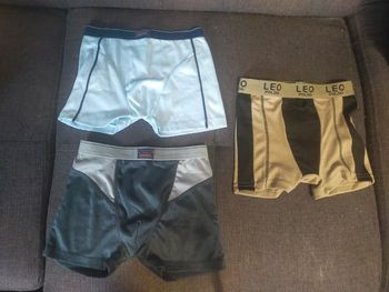 Caleçons neuf X 3 garçon T 10/12 ans
