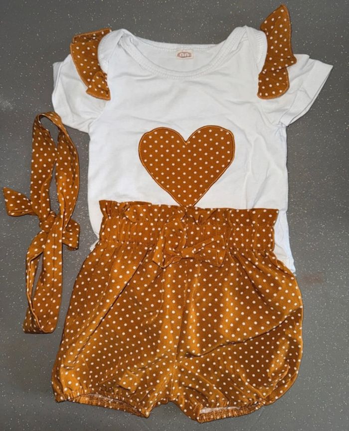 Ensemble caramel et blanc à cœur