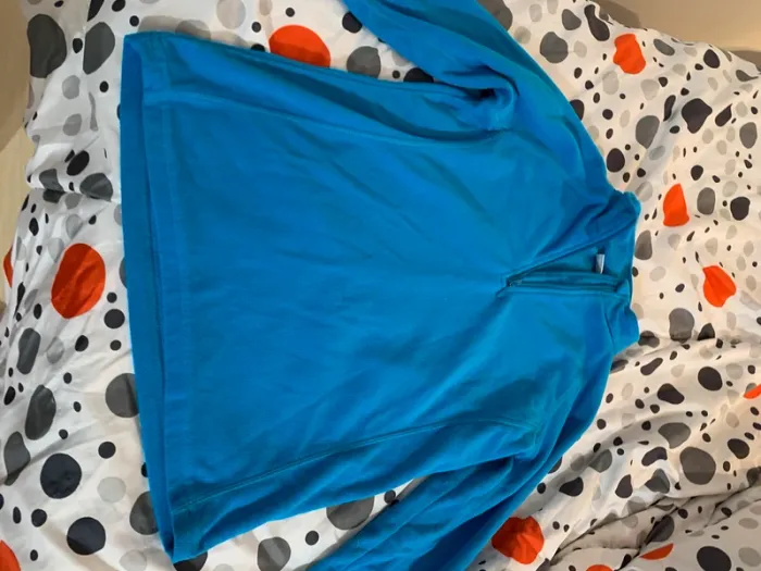 Pull bleu