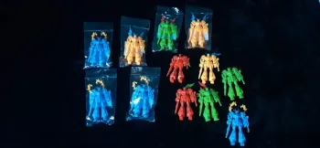 Lot de 12 jouets neufs