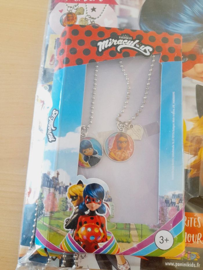 Magazine Miraculous n°14 avec un coffret de deux colliers d'amitié neufs - photo numéro 2