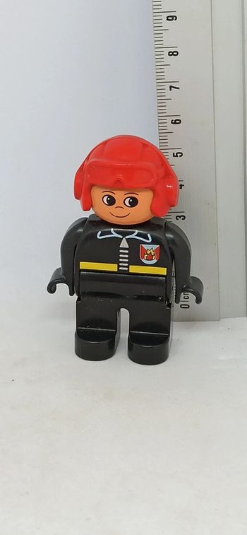 Homme pompier avec casque rouge lego duplo