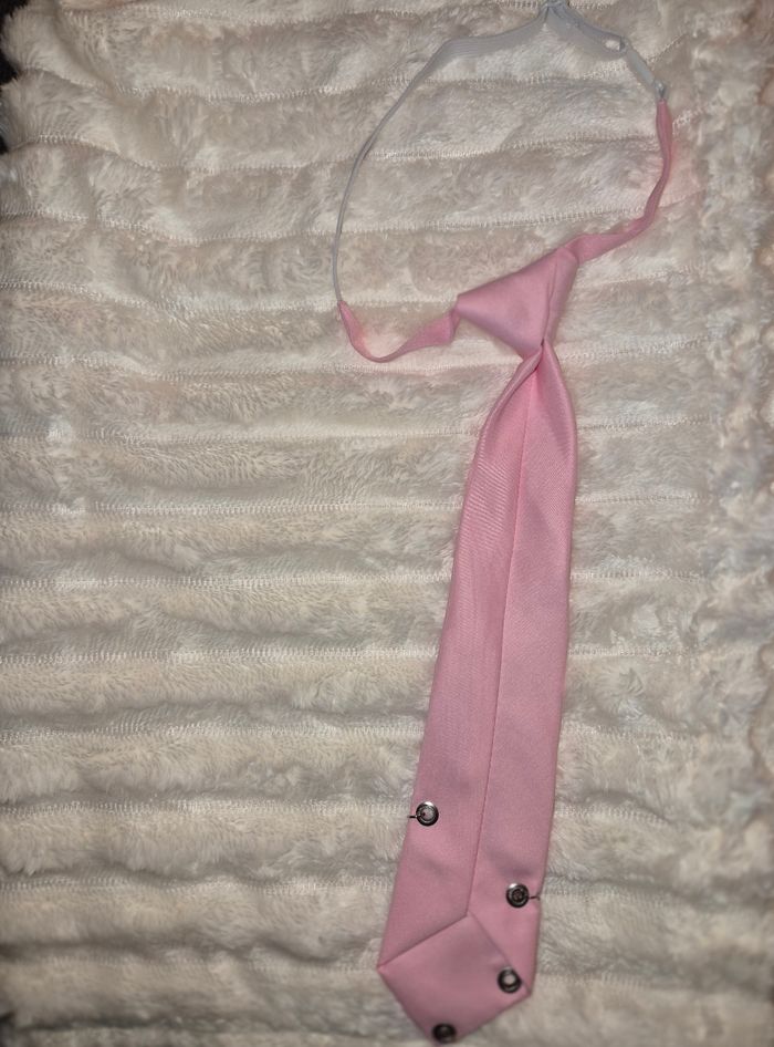 Cravate rose croix - photo numéro 7