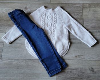 Ensemble pull torsadé et jeans taille 36 mois
