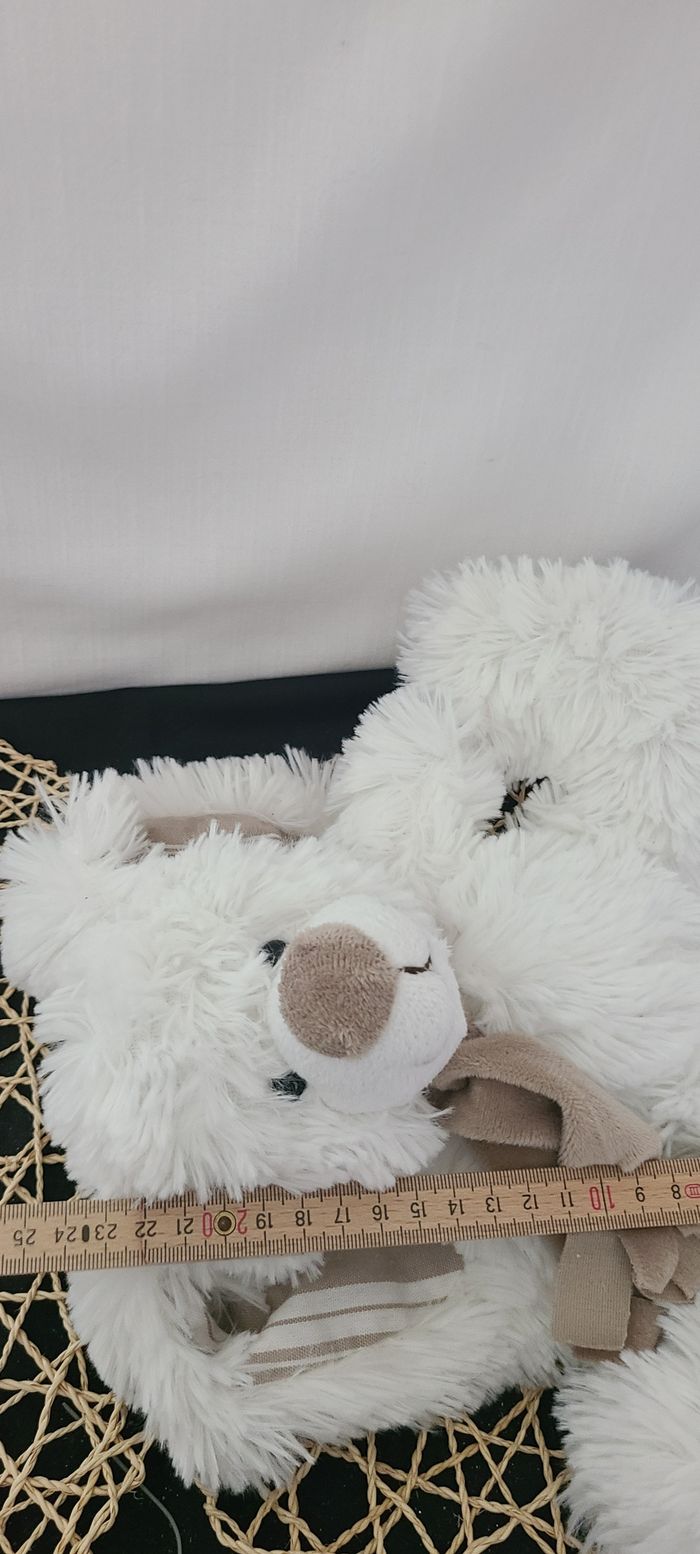 Peluche lapin ENESCO blanc écharpe marron - photo numéro 4