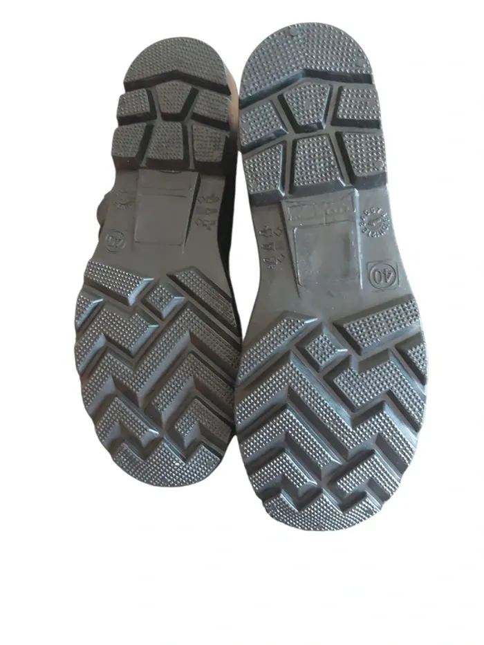Chaussure montante de sécurité P.40 neuve - photo numéro 3