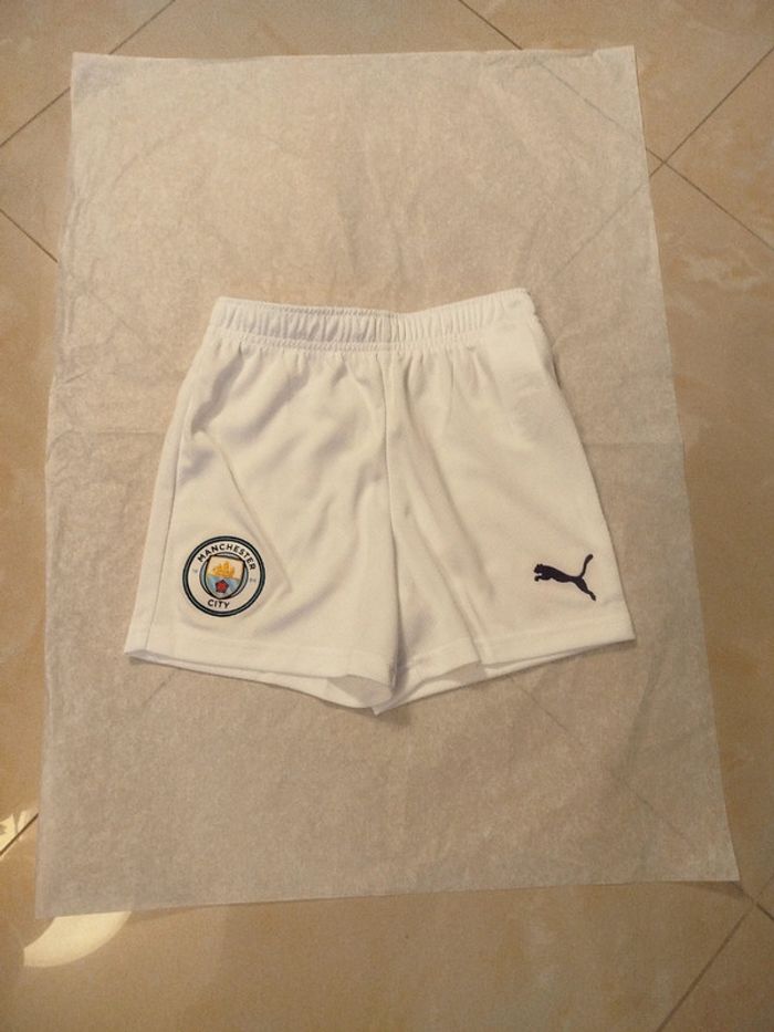 Tenue de foot Puma, équipe Manchester City taille 4/5  ans authentique neuf - photo numéro 15