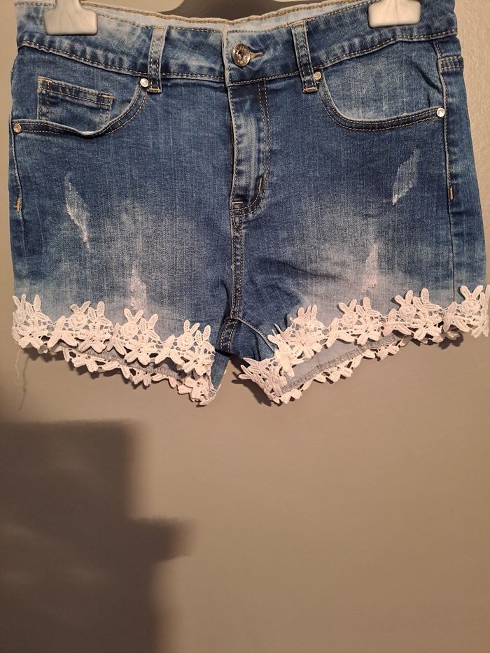 Short en jean avec dentelle - Marque Realty/Denimart - Taille 38 - Parfait état. - photo numéro 3