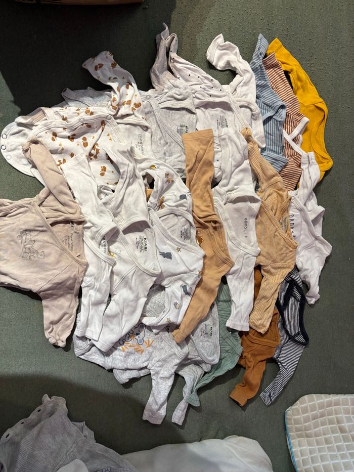 Lot bodys bébé