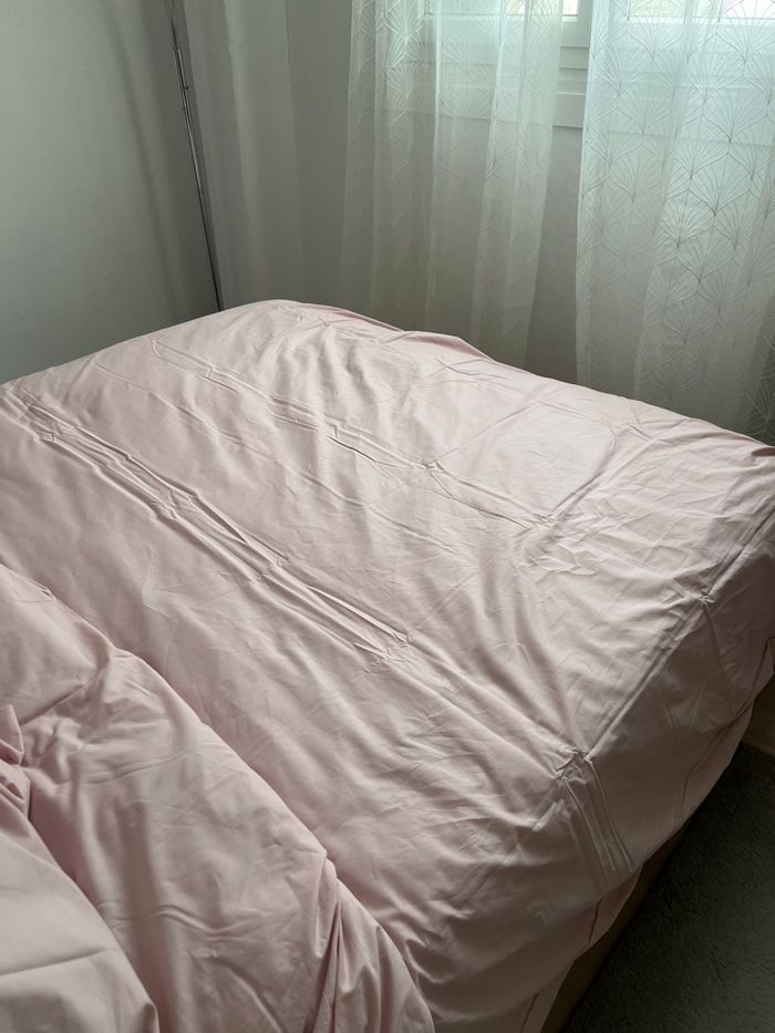 Housse de couette Guy Laroche 240x220 cm et deux taies d’oreillers 65x65 cm neuf avec étiquette - photo numéro 3