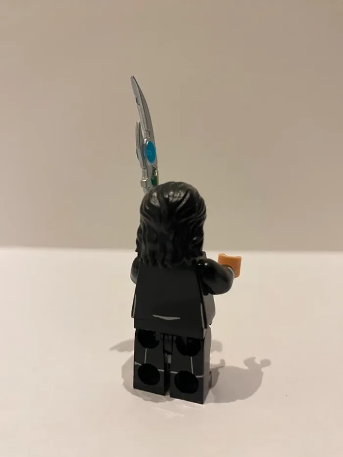 Figurine type lego Loki. Marvel - photo numéro 3