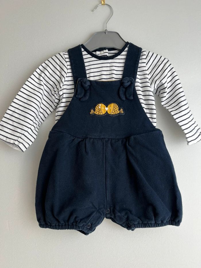 Ensemble short/salopette bleu marine et blanc Terre de marins en taille 12 mois