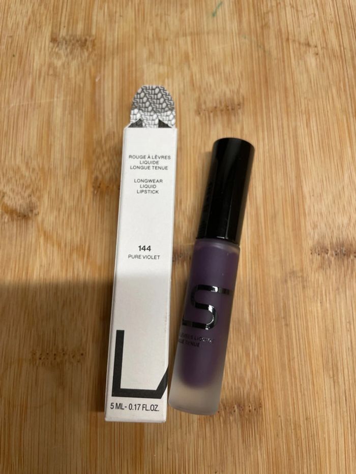 Last rouge à lèvres liquide longue tenue  Teinte 144 pure violet