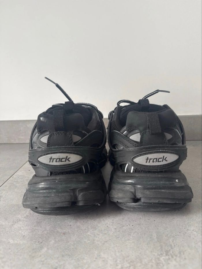 Balanciaga track 90€