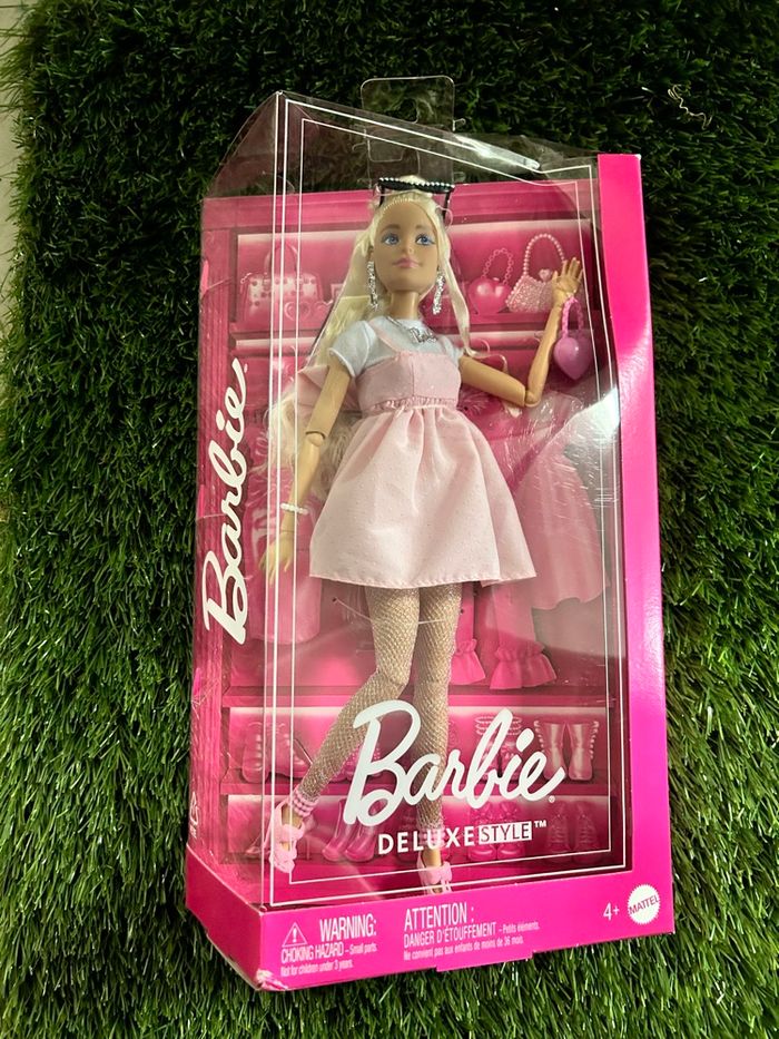Poupée Barbie deluxe neuve