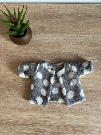 Gilet gris à petit pois poupon minikane Paola reina corolle