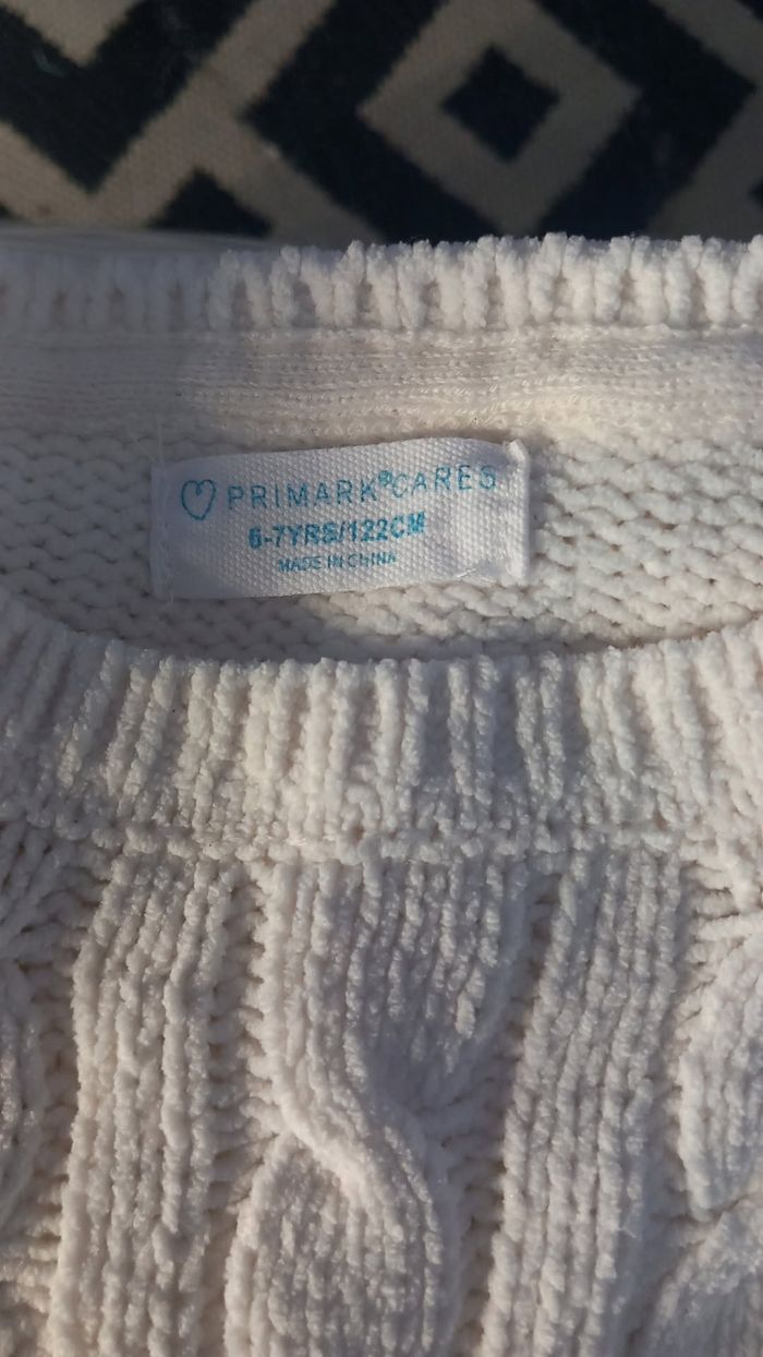 Superbe pull blanc Primark fille 4-5 ans – tout doux et tendance 🤍 - photo numéro 4