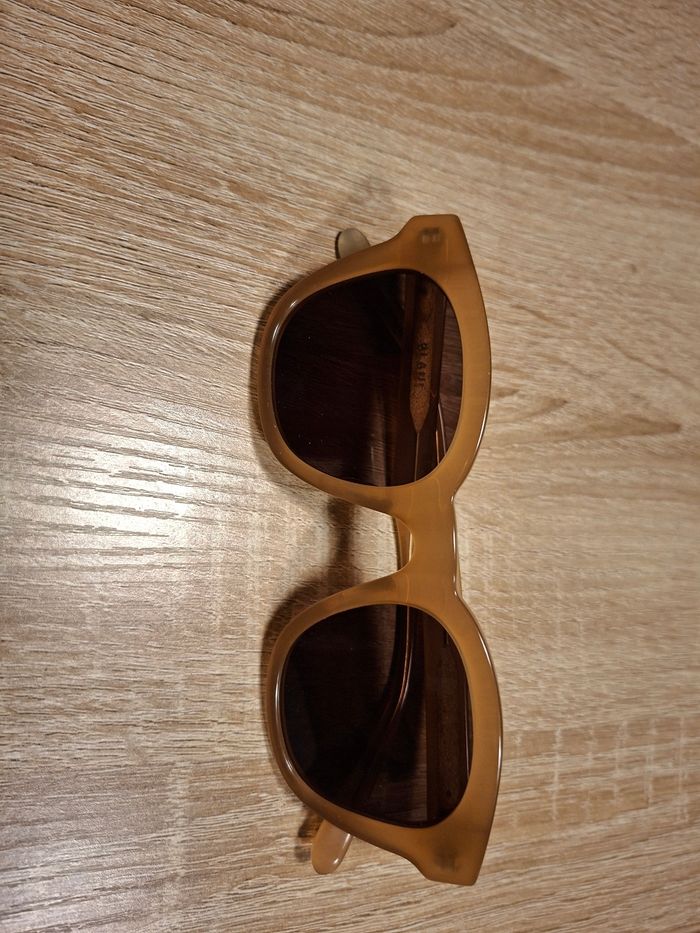 BLANC. : Lunettes de Soleil Tendance Oeil de Chat HZ B0014 – Comme Neuves! - photo numéro 3