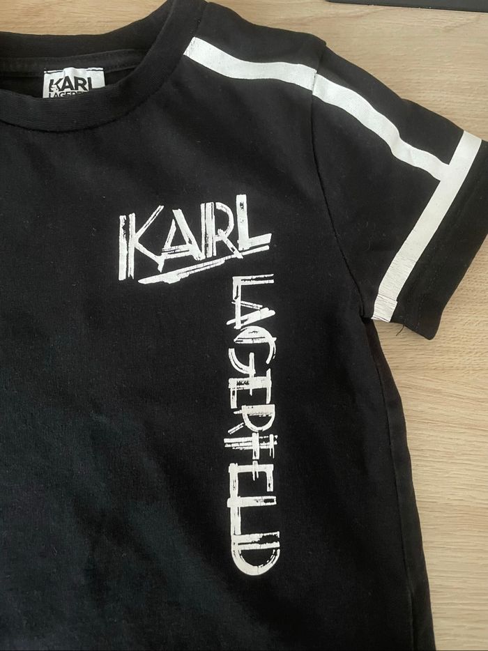 T shirt Karl Lagerfeld taille 4 ans en parfait état - photo numéro 2