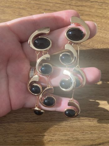 Belles boucles d’oreilles pendantes NEUVES pour femme couleurs doré et noir