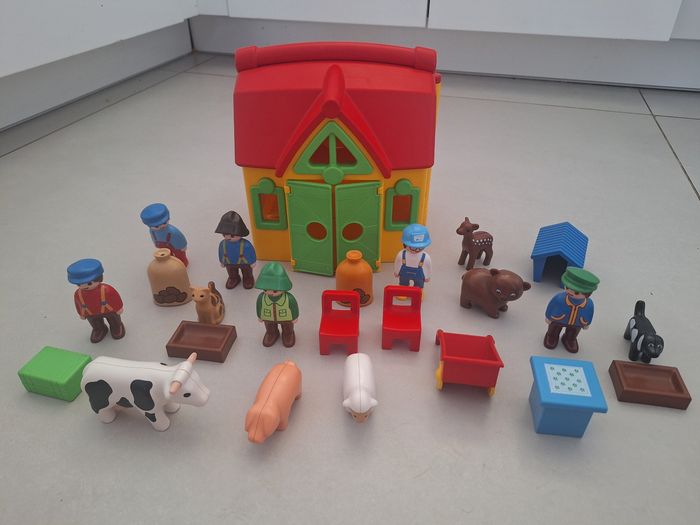 Maison transportable et ouvrable playmobil 123 accompagnée de 6 personnages, 7 animaux et accessoires