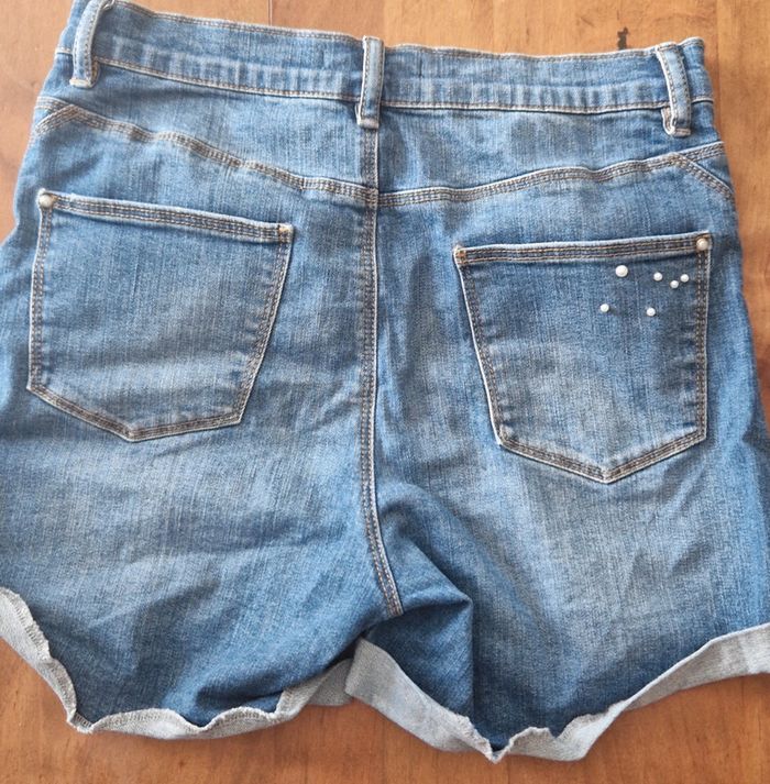 Short en jeans perles aux poches taille 36 - photo numéro 2