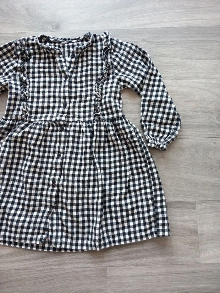 Robe noire et blanche - photo numéro 3