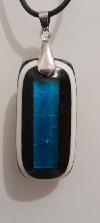 Collier pendentif pâte de verre