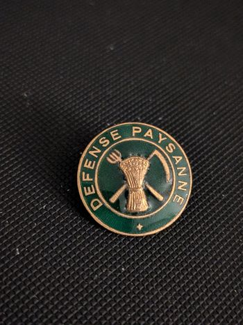 Ancienne Broche Défense Paysanne signé Mourgeon