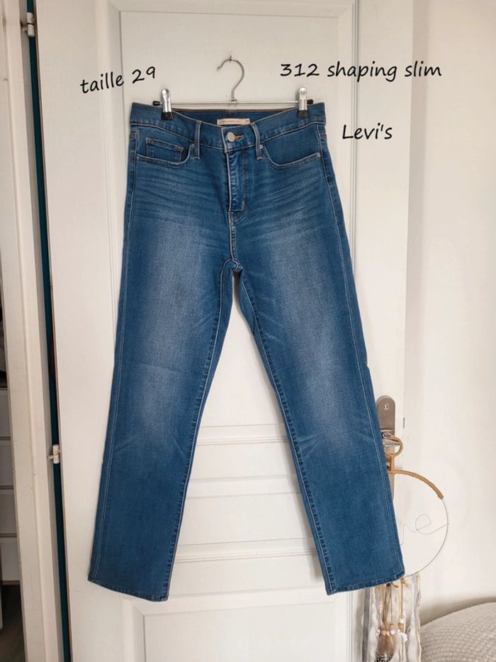 Jean levi's shaping slim taille 29