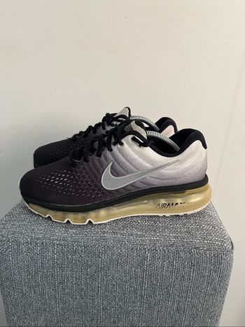 Baskets Nike Air Max 2017 Taille 37.5