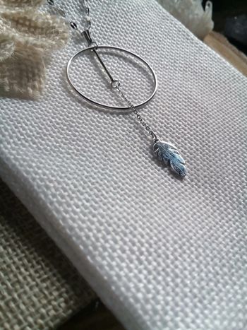 Collier plume argenté en acier inoxydable