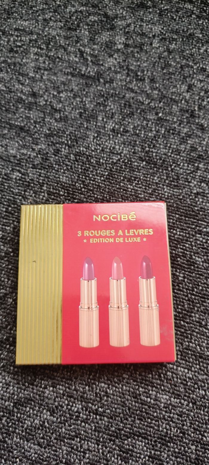 Lot rouge a lèvres neuf