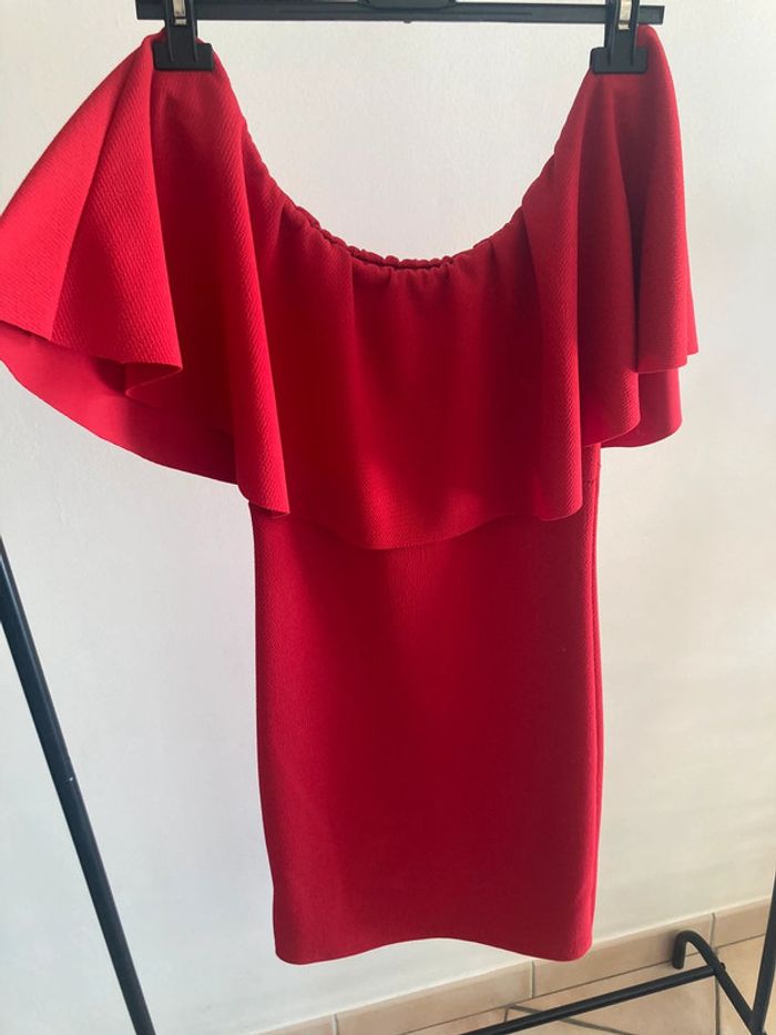 Robe rouge moulante