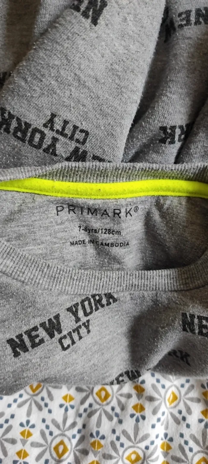 🐼 Sweat Primark 7-8 ans 128 cm  bon état 🐼 - photo numéro 3