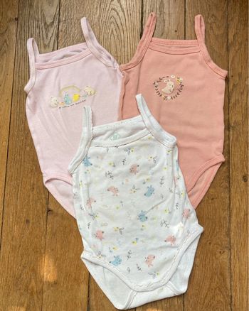 Lot 3 bodies bretelles spaghettis Tex 12 mois