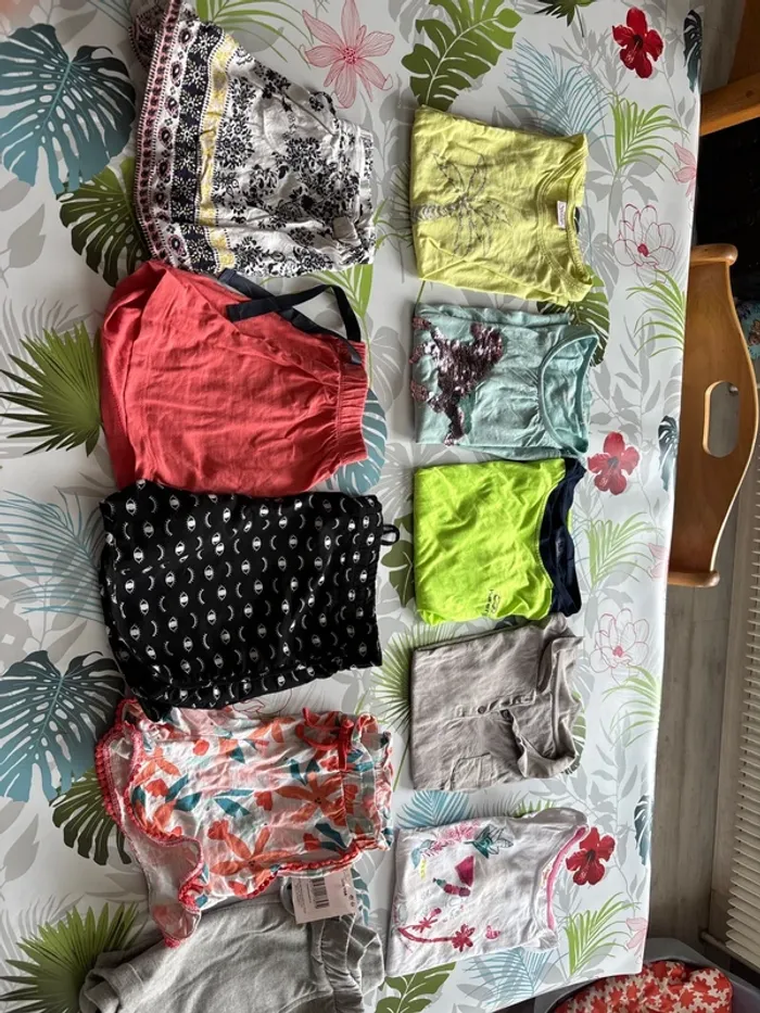 Lot tee-shirts et shorts 10 ans