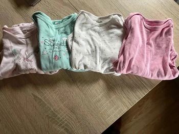 Lot 4 body 6 mois