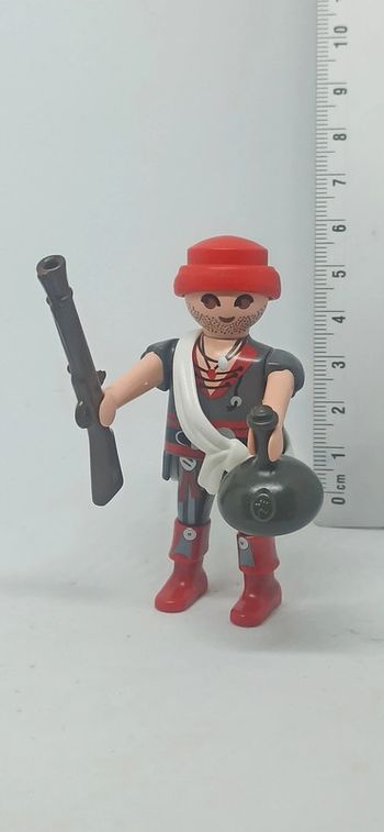 Homme pirate avec bouteille et arme playmobil