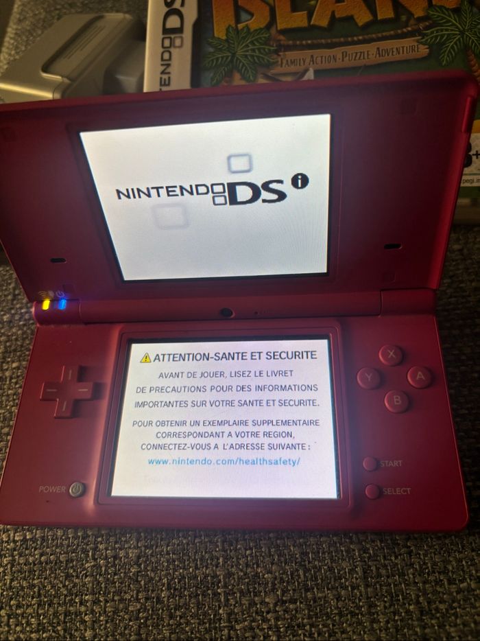 Nintendo DSI rose - photo numéro 3