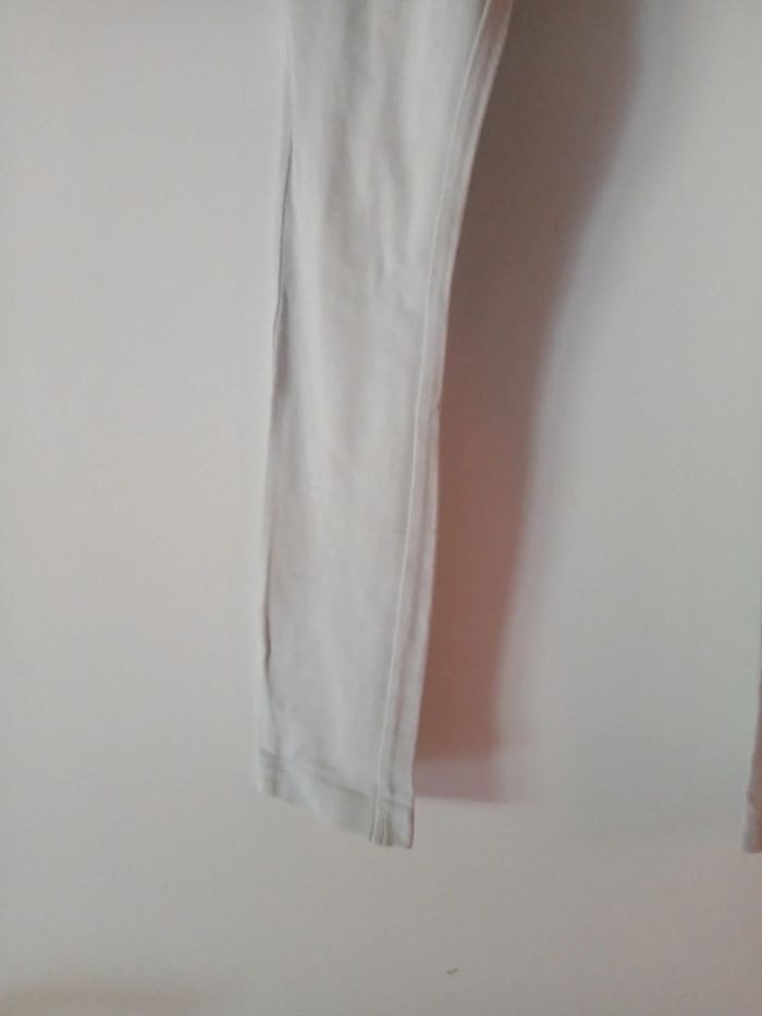Joli legging blanc. 4 ans - photo numéro 4